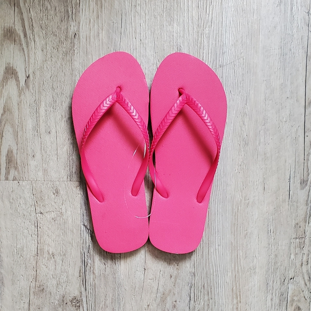 Fuschia Flip Flops - M